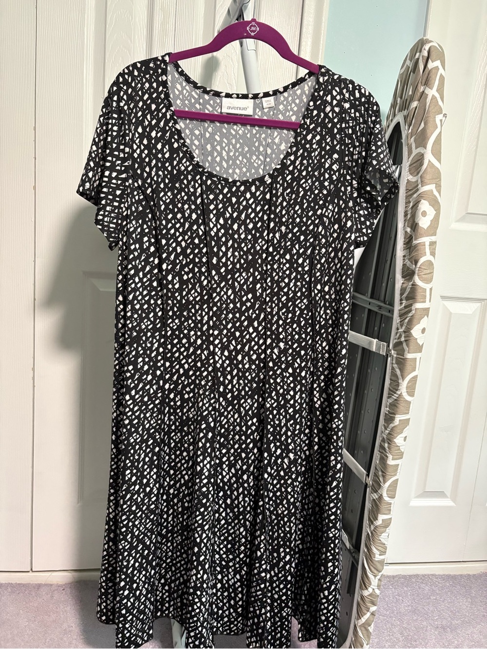 Avenue Size 18/20 Black & White Printed Midi Swing Dress